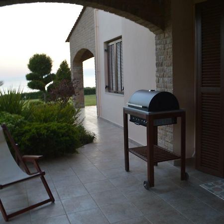 M Varkes Villa Nea Moudania Extérieur photo