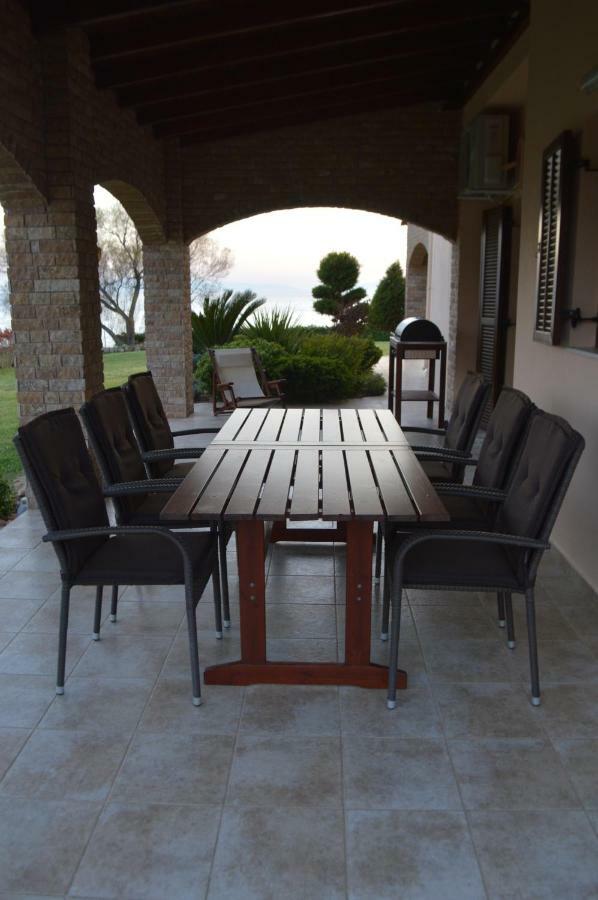 M Varkes Villa Nea Moudania Extérieur photo