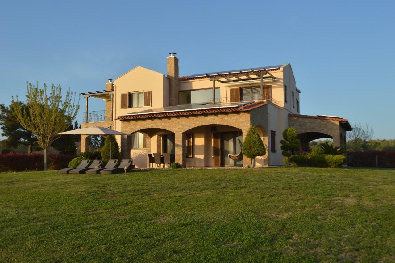 M Varkes Villa Nea Moudania Extérieur photo