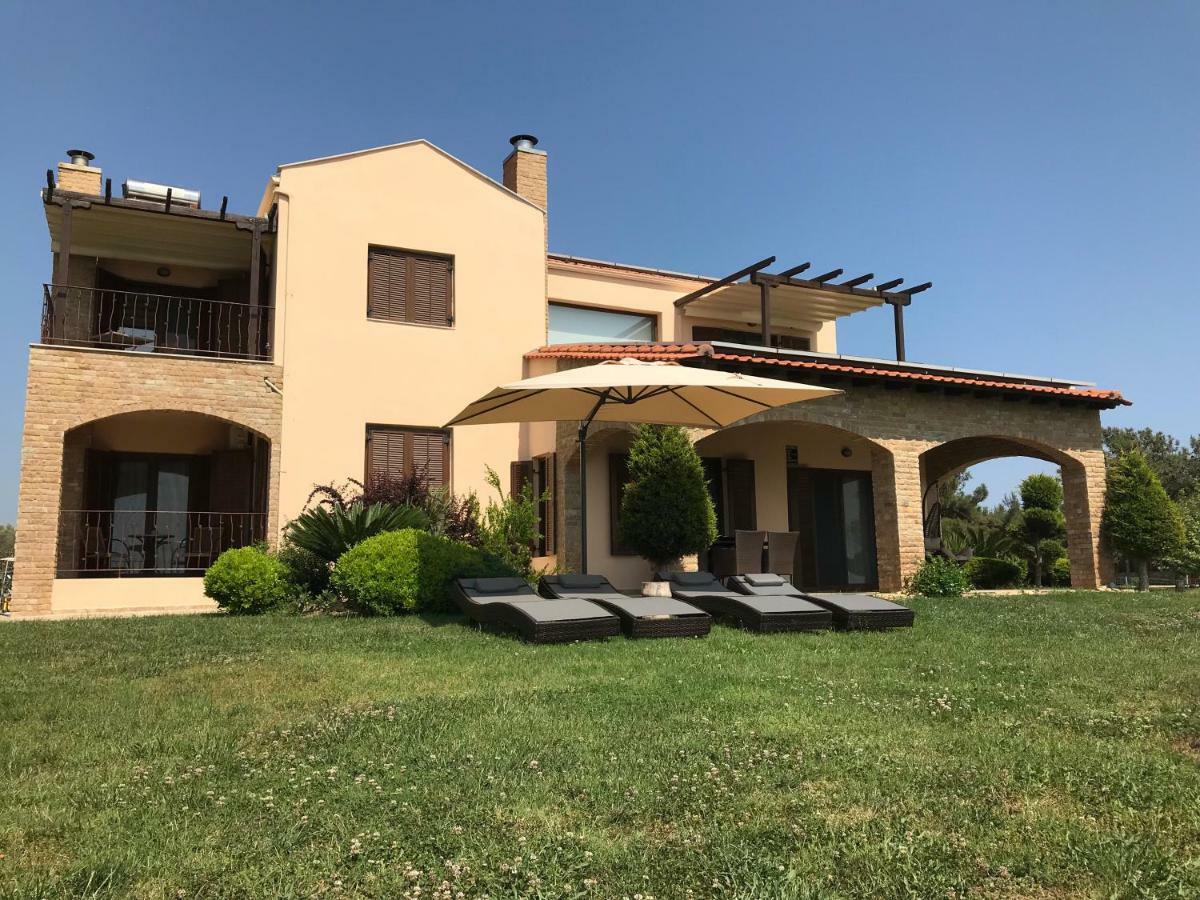 M Varkes Villa Nea Moudania Extérieur photo