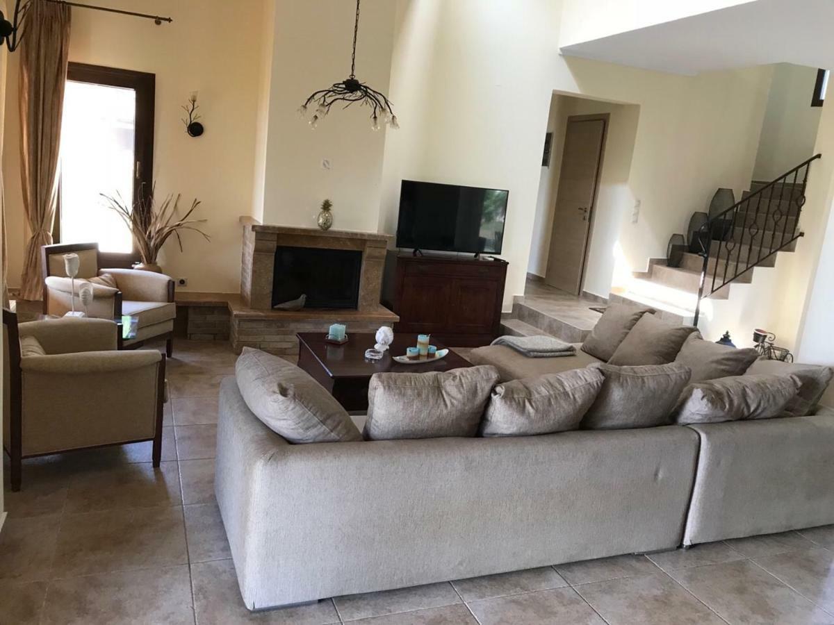 M Varkes Villa Nea Moudania Extérieur photo