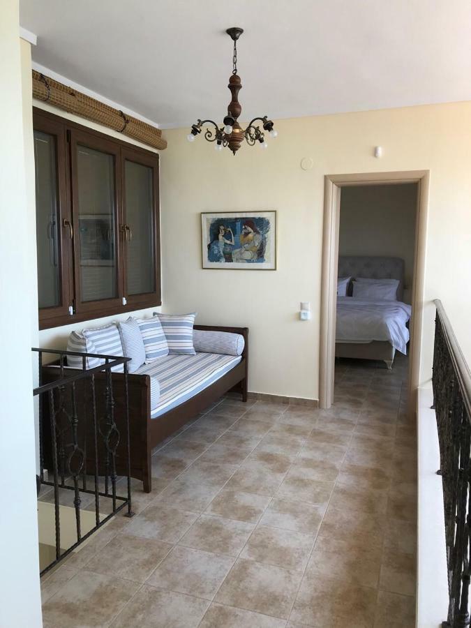 M Varkes Villa Nea Moudania Extérieur photo
