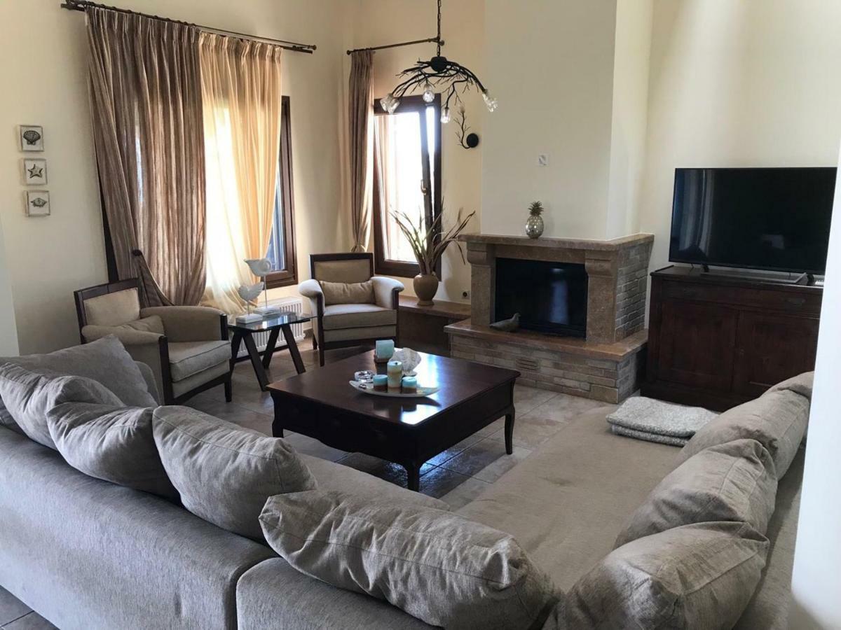 M Varkes Villa Nea Moudania Extérieur photo