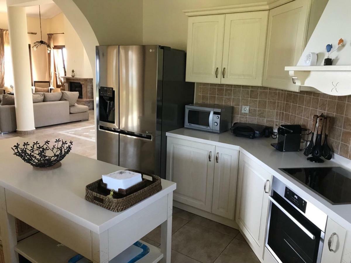 M Varkes Villa Nea Moudania Extérieur photo