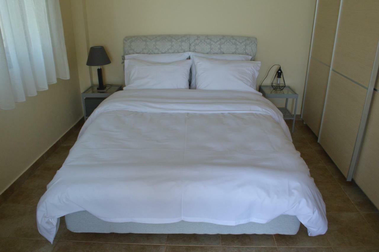 M Varkes Villa Nea Moudania Extérieur photo