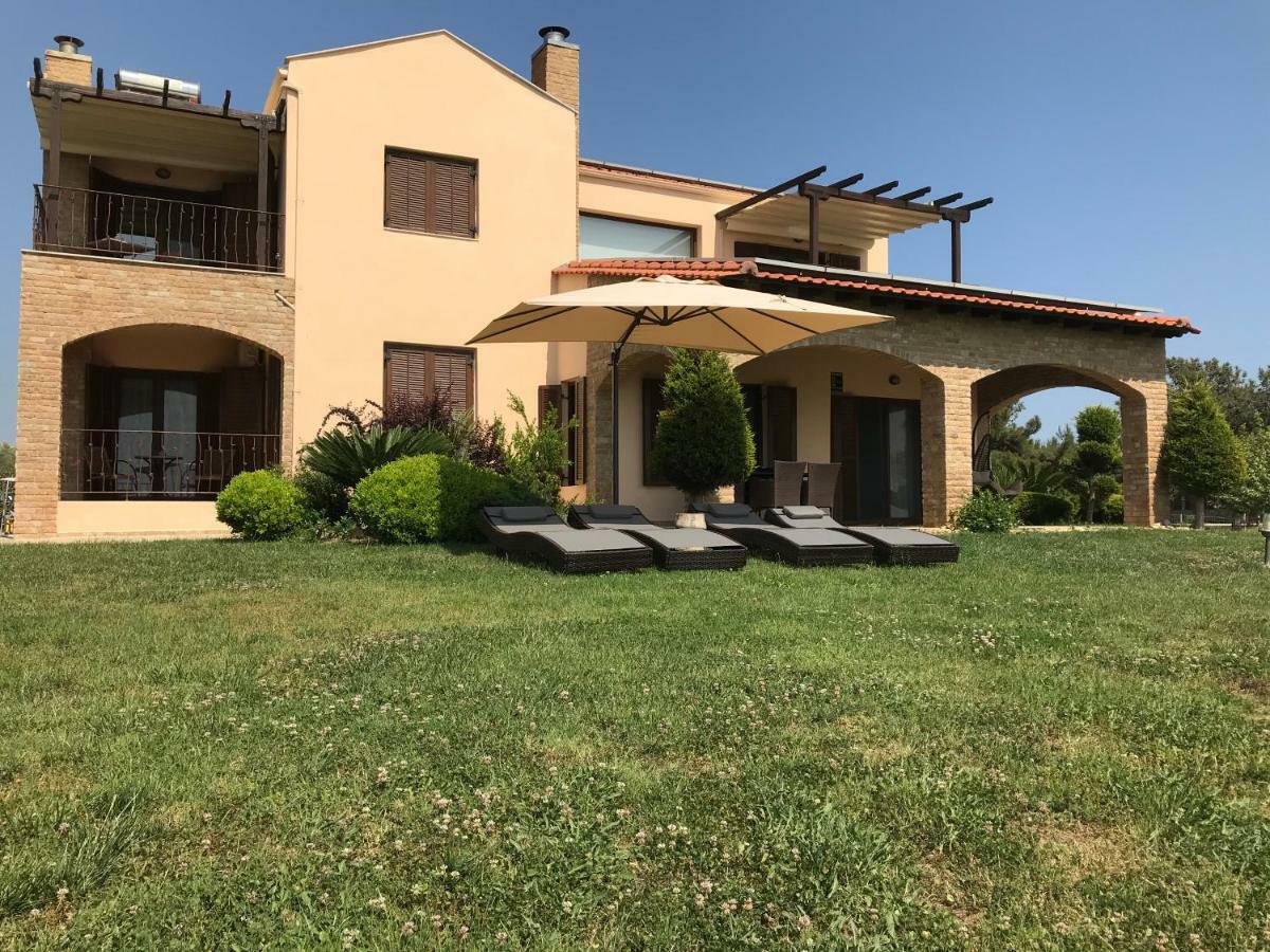 M Varkes Villa Nea Moudania Extérieur photo