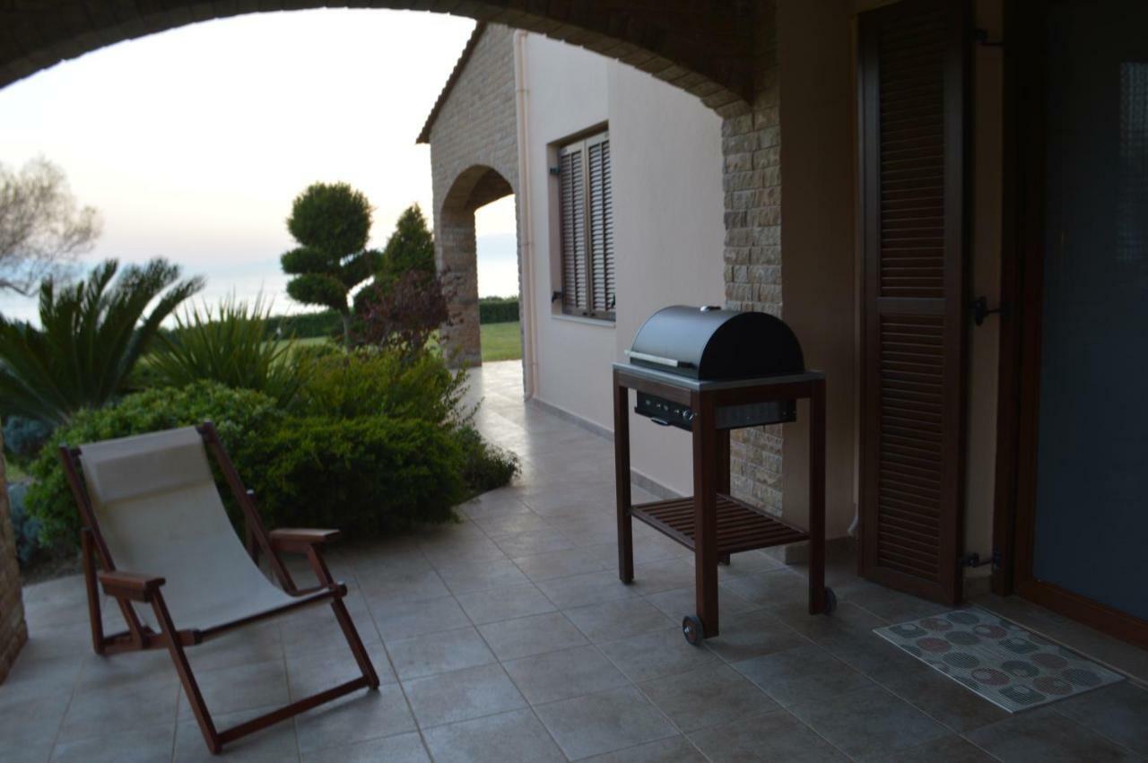 M Varkes Villa Nea Moudania Extérieur photo